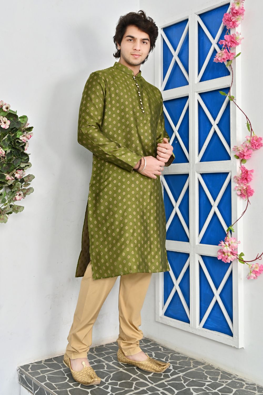 Mehendi Green Kurta Pajama Secondary image