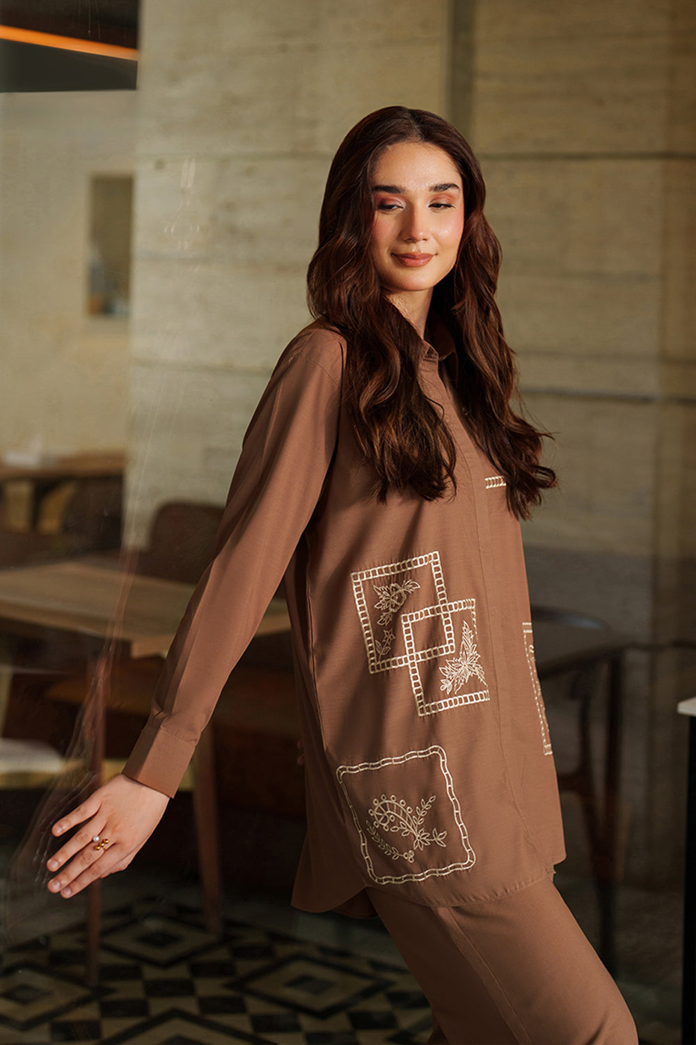 Azure | Chic Essentials | Walnut Whirl
