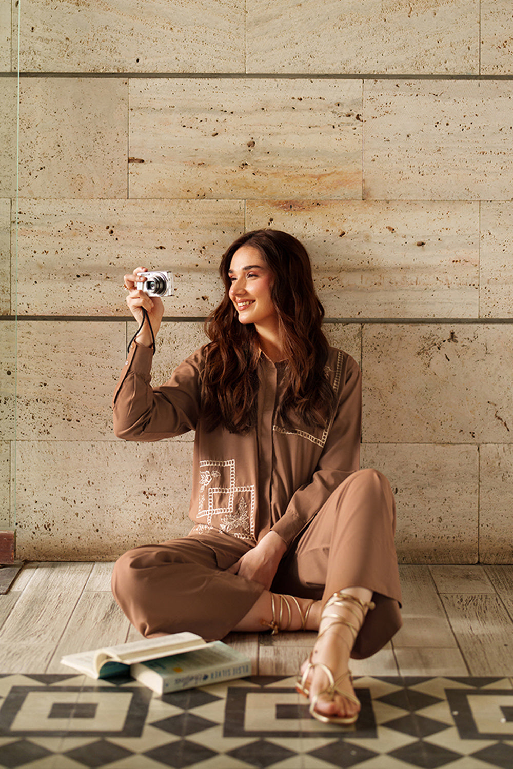 Azure | Chic Essentials | Walnut Whirl