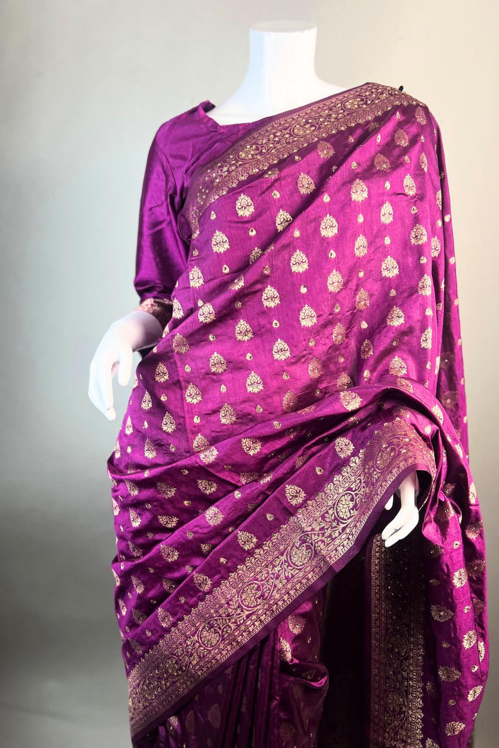Elegant pink saree with Gold Print Secondary image