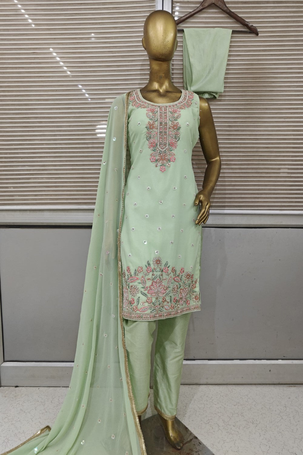 Simple suit salwar for your  upcoming event made in georgette