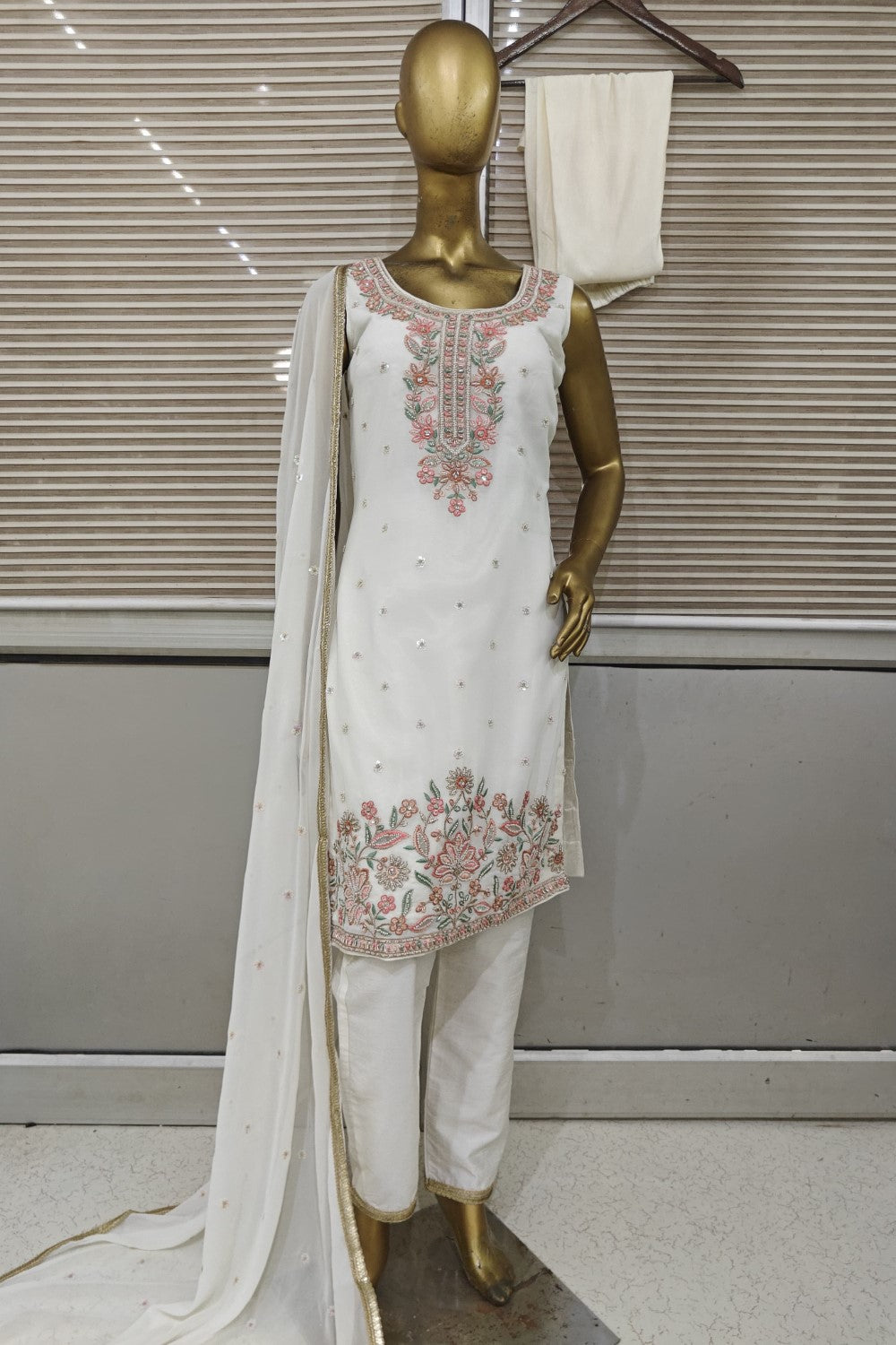 Simple suit salwar for your  upcoming event made in georgette
